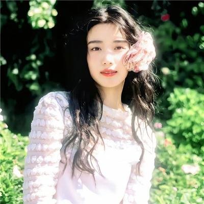 以电影内容为主轴，同时融入电视剧与综艺元素，适合偏好高完成度片单浏览的用户。